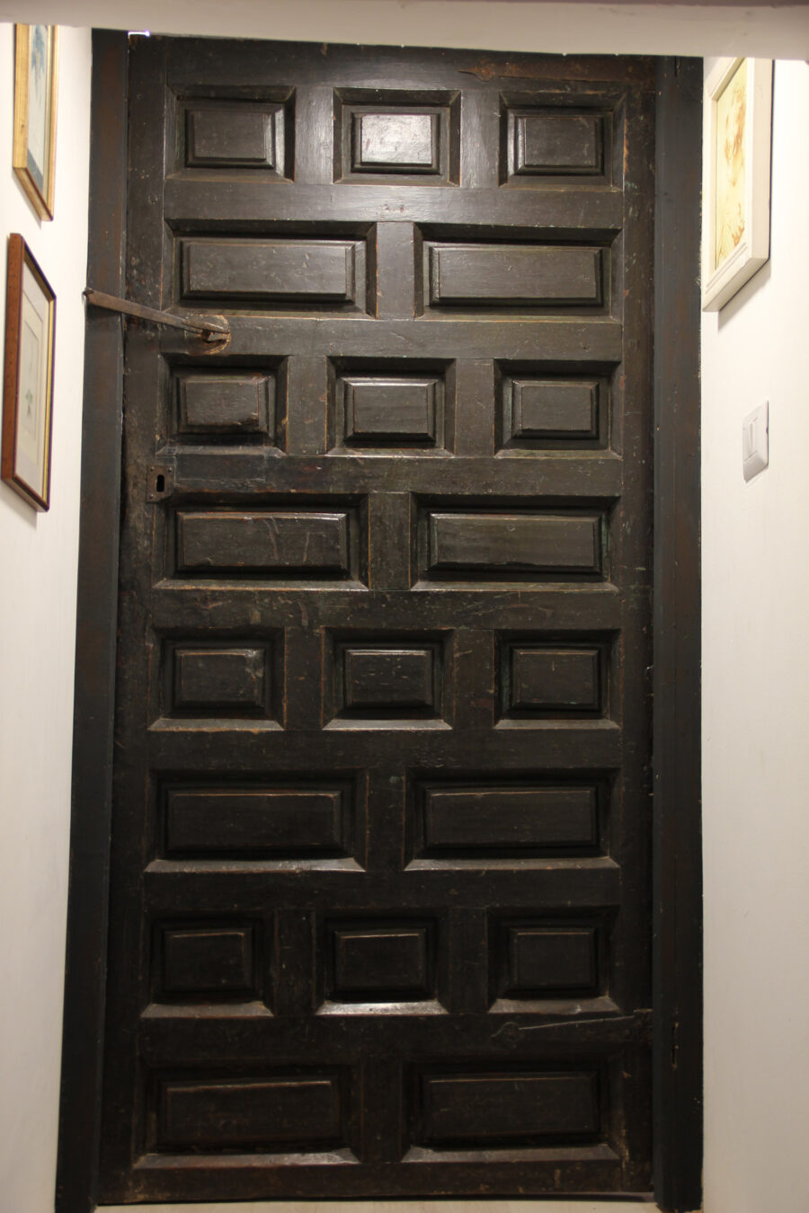 Antiquariato Porta emiliana Epoca 600 in noce
